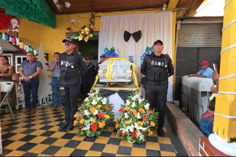 &Uacute;ltimo adi&oacute;s: Rinden honras f&uacute;nebres a periodista Agust&iacute;n Zapeta