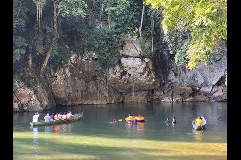 Aventura extrema en Izabal: Navega el r&iacute;o Sauce y conoce a los monos aulladores