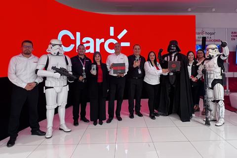 Claro presenta smartphone de edici&oacute;n limitada inspirado en Darth Vader