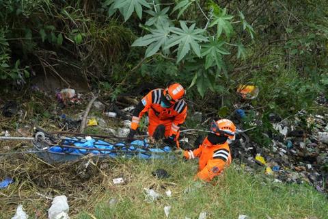 As&iacute; fue la extracci&oacute;n de cuerpos hallados en zona 25 (video)