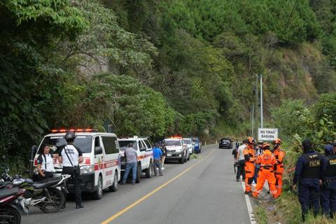 Momento donde agente canino ubica un cuerpo en zona 25 (video)
