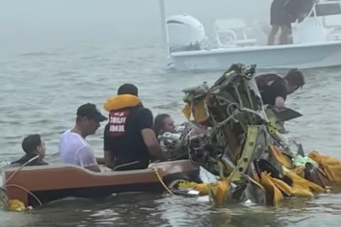 M&eacute;xico: Los momentos posteriores al accidente de un avi&oacute;n de la Marina (video)