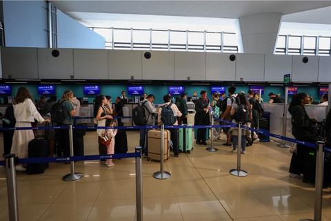 Se prev&eacute; que flujo a&eacute;reo se mantendr&aacute; elevado en La Aurora hasta el 6 de enero