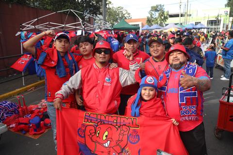 &iexcl;Acompa&ntilde;an a los suyos! Afici&oacute;n escarlata pone el color en la final del Apertura 2025