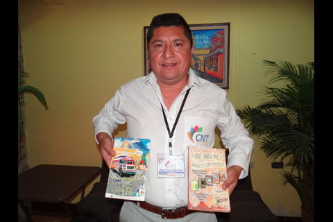 Juan Carlos Mart&iacute;nez fortalece la ense&ntilde;anza del espa&ntilde;ol con sus libros