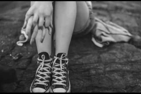 El hombre que fue sorprendido abusando de una adolescente