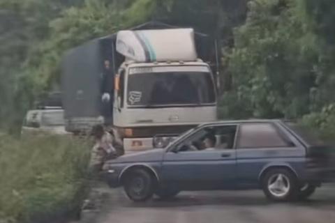 &iquest;&Eacute;l manejaba? El detalle que se hizo viral durante un incidente de tr&aacute;nsito (video)