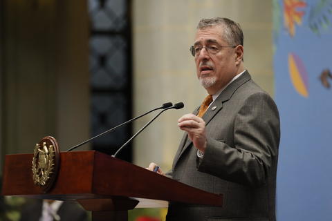 'A veces nos sentimos solos': Bernardo Arévalo evalúa su primer año de Gobierno