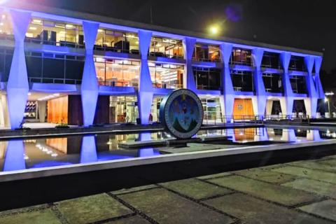 Guatemalteco caminaba en la Usac y graba orbe luminoso (video)