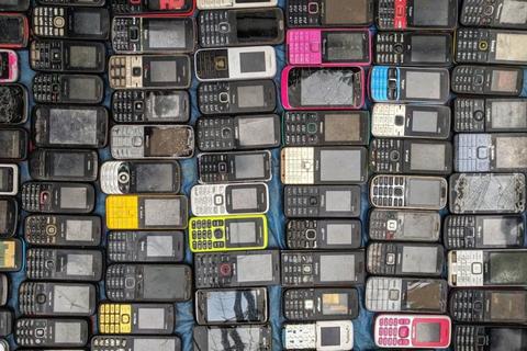 &iquest;A&uacute;n los tienes? Los celulares antiguos que puedes vender por miles de d&oacute;lares