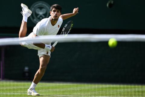 Alcaraz sigue firme en la b&uacute;squeda de un nuevo t&iacute;tulo en Wimbledon