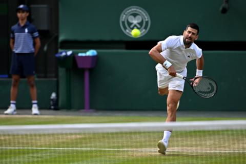 Djokovic se mete a las semifinales de Wimbledon y sue&ntilde;a con el t&iacute;tulo