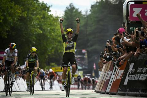 La neerlandesa Marianne Vos gana la primera etapa del Tour femenino