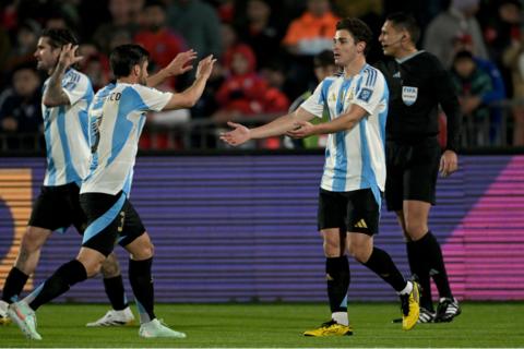 Argentina le gana a Chile y casi la condena en las eliminatorias mundialistas