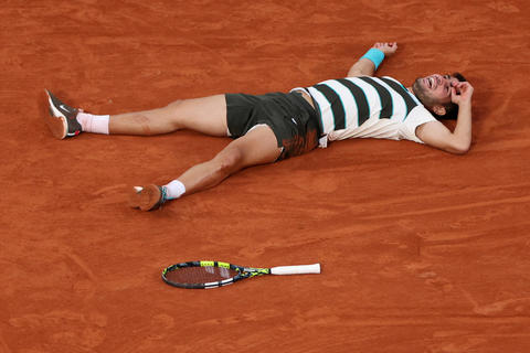 Carlos Alcaraz repite título en Roland Garros en una final épica