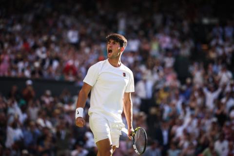 Alcaraz pasa apuros para vencer a Fognini en su estreno en Wimbledon 2025