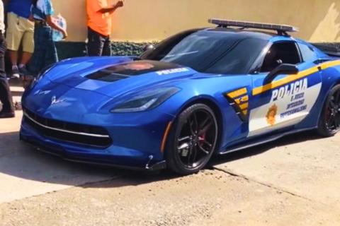 Lujoso Corvette de la PNC es visto en el Carnaval de Mazatenango (Video)