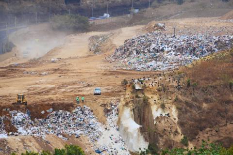 Videos aéreos muestran cómo luce el vertedero de AMSA tras incendio