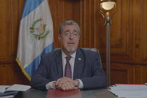 Bernardo Ar&eacute;valo anuncia que derogar&aacute; acuerdos del seguro obligatorio