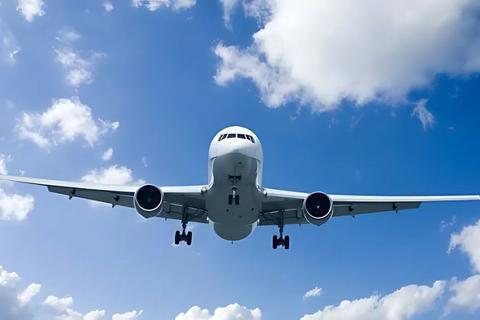 ¿Cuánto cuesta viajar en avión a destinos dentro de Guatemala?