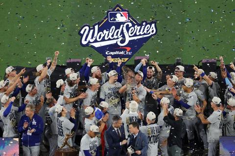 Dodgers ganan su segunda Serie Mundial al hilo con dram&aacute;tica remontada ante Toronto