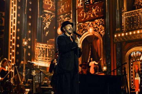 Ricardo Arjona recibe significativo regalo en la 'Residencia'