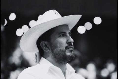 Momento en que atacan a alcalde en México durante 'Festival de velas' (video)