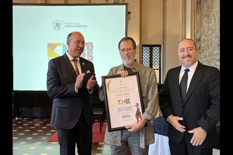 A sus 79 a&ntilde;os: Mois&eacute;s Barrios sigue imparable y gana el Premio Carlos M&eacute;rida