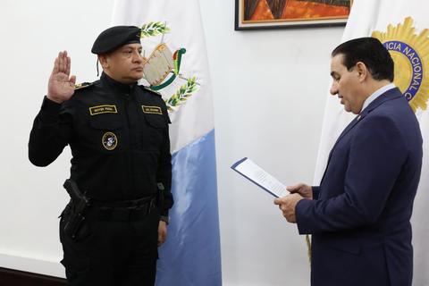 Primeros cambios en PNC: Ministro de Gobernaci&oacute;n nombra a nuevos directivos de la PNC