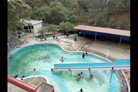 Agua de manantial y toboganes gigantes: Conoce el Balneario Ojo de Agua.