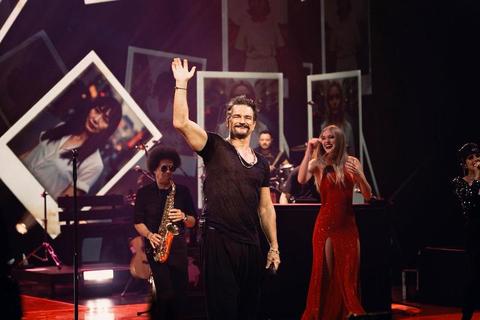 Revista Hola USA habla de la residencia de Ricardo Arjona