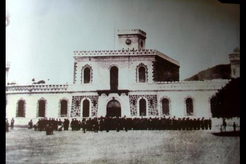 El reloj alemán que dejó de sonar: La triste historia del Cuartel Marquense