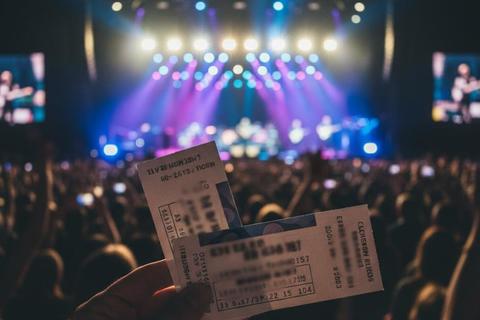 Mujer que vendió entradas falsas para Arjona, reintegrará el dinero