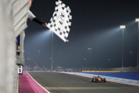 Piastri levanta la mano: Gana la esprint y se queda con la pole para la carrera