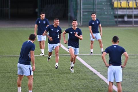 La Sele reconoci&oacute; la gramilla del estadio Franklin Essed