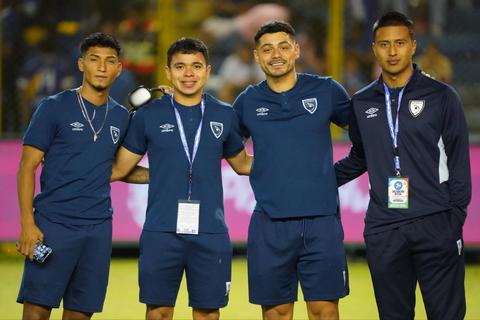 Tena se la juega con dos cambios en la alineación de Guatemala