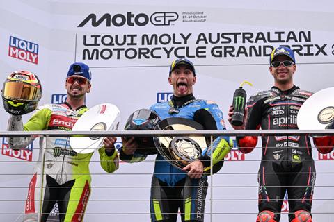 Sin Márquez, Raúl Fernández estrenó su palmarés en la MotoGP