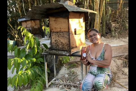 Mar&iacute;a Isabel crea miel casera y cuida el medio ambiente