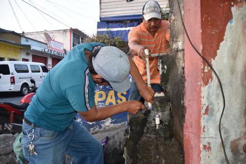 Presión, corrosión y mala instalación: Las bombas de tiempo en tu sistema de agua.