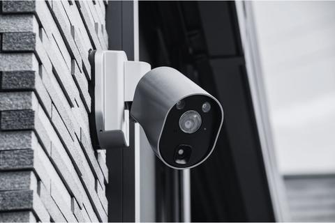 La c&aacute;mara de seguridad que capt&oacute; una figura fantasmal durante la madrugada