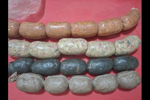 Chorizos y butifarras que dan sabor al fiambre guatemalteco