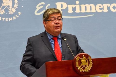 Giran orden de captura en contra de Francisco Jiménez y allanan sus viviendas