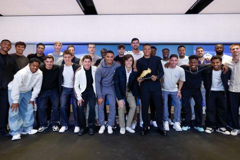 Mbapp&eacute; recibe su Bota de Oro: 'Quiero volver a ganarla el a&ntilde;o que viene'
