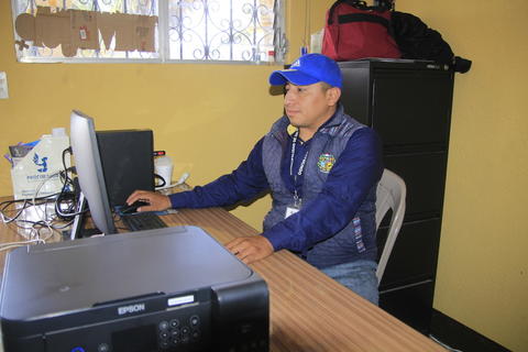 Vecinos acuden a la Ventanilla &Uacute;nica Municipal de Empleo