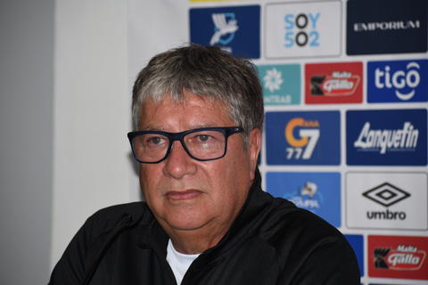 Hernán 'Bolillo' Gómez cae en provocación de aficionado en Guatemala