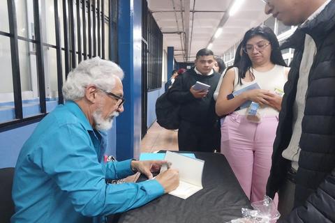 Un viaje po&eacute;tico por el universo femenino con Gustavo Bracamonte