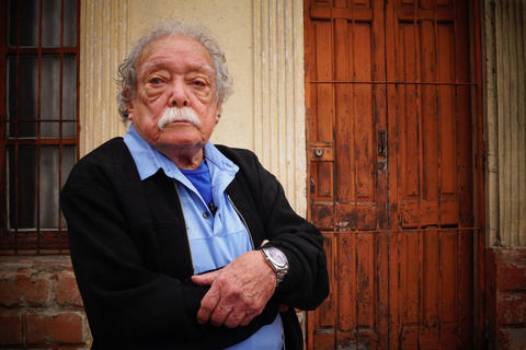 Joaqu&iacute;n Orellana lanza piezas musicales e invita presenciarlas