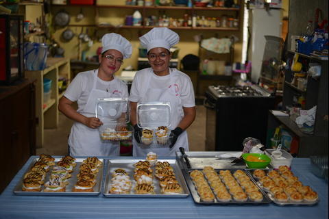 Disciplina y trabajo en equipo, secretos del éxito en repostería