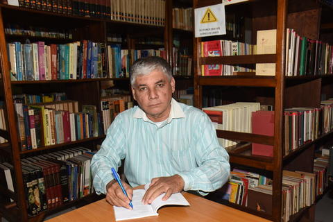 Jorge Pinto comparte su trayectoria como escritor y poeta