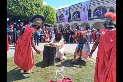 San Pedro Carch&aacute; revive la Pasi&oacute;n de Cristo con un impactante viacrucis